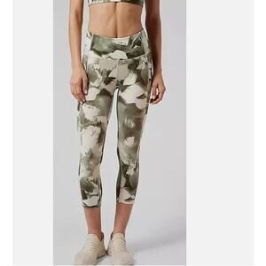Athleta Ultimate Stash II Capri-Painted Energy Olive Camo Medium